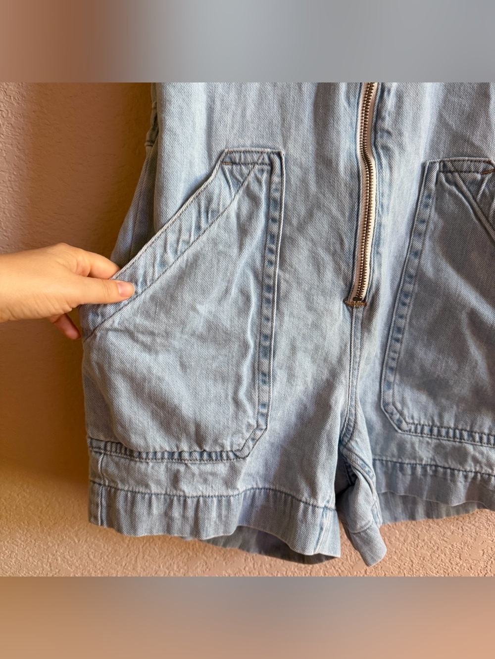 Everlane The Denim Short Coverall Zip Front Organic in Light Wash Blue Size 4 - Picture 5 of 10